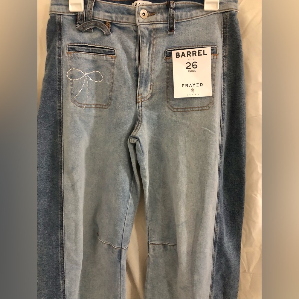 Frayed soraya wash rhinestone bow adorned barrel ankle jeans size 26 brand new - Picture 3 of 16